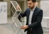 Jak wybrać składane stojaki na ulotki na wyjazdowe akcje promocyjne? easystand.pl - 275-rozwiazania-dla-mobilnych-przedstawicieli-handlowych.webp