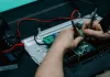 blelektronik.com.pl - 331-jak-sprawdzic-czy-silikon-uzywany-w-elektronice-nie-przewodz.webp