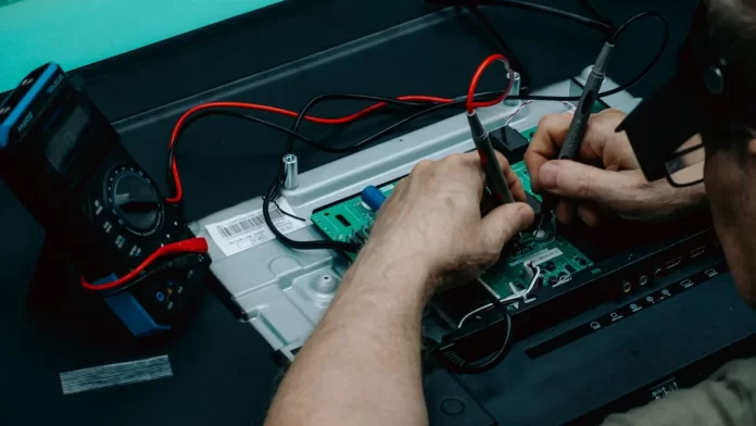 blelektronik.com.pl - 331-jak-sprawdzic-czy-silikon-uzywany-w-elektronice-nie-przewodz.webp